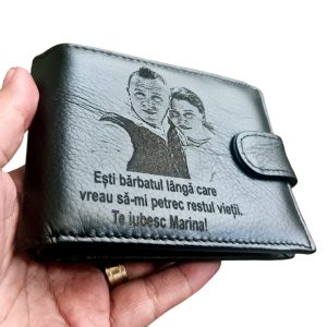 Portofel Personalizat 'Esti barbatul langa care vreau' Portofel Personalizat 'Esti barbatul langa care vreau'
