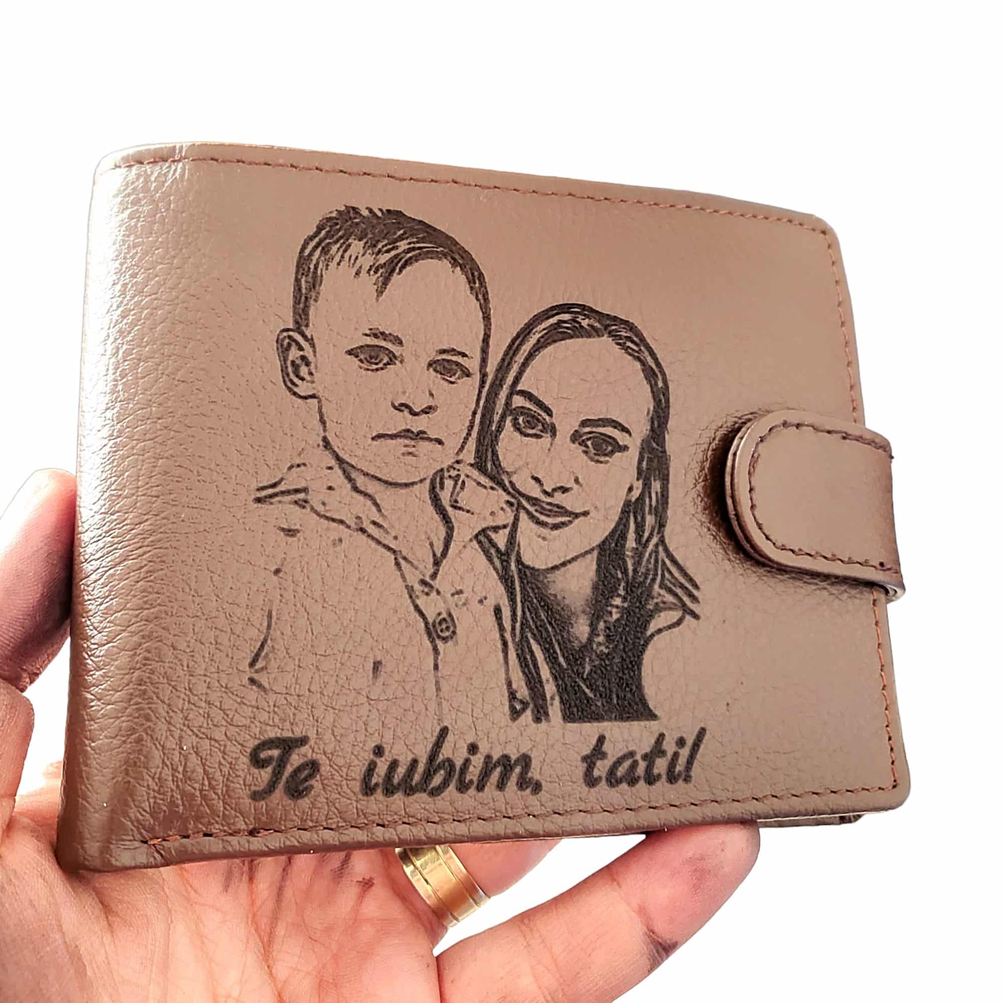 portofel cadou personalizat maro cu capsa Te iubim tati!