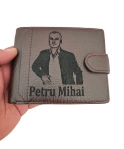 portofel maro cu capsa P.M