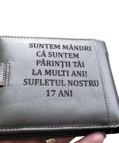 portofel gri cu capsa piele naturala Suntem mandri.