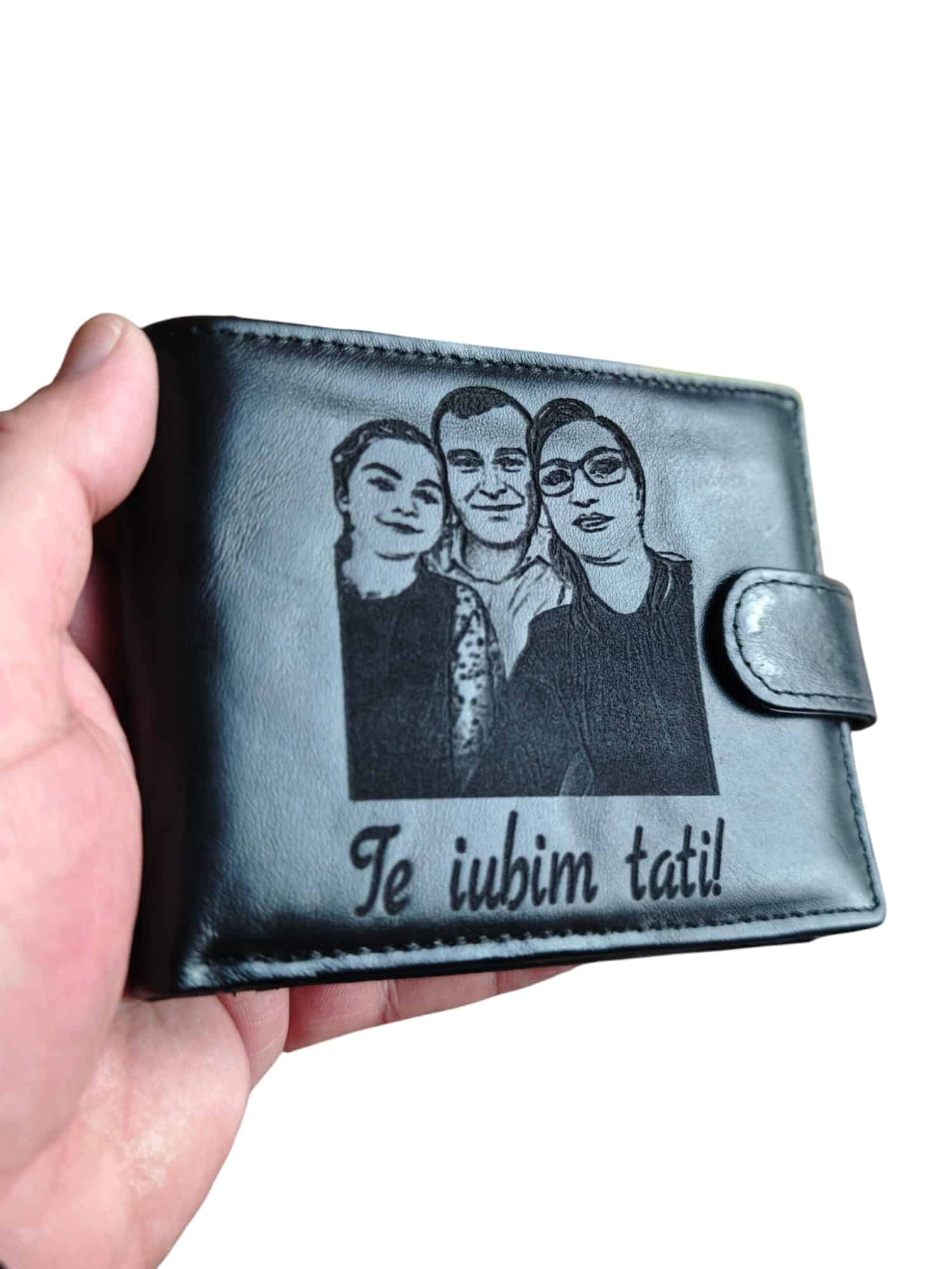portofel negru cu poza si text Te iubim tati