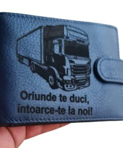 portofel albastru cu capsa  Camion si text