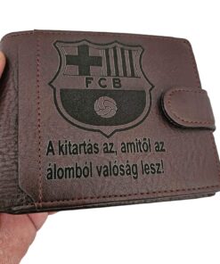 portofel maro cu capsa logo fotbal si text limba maghiara