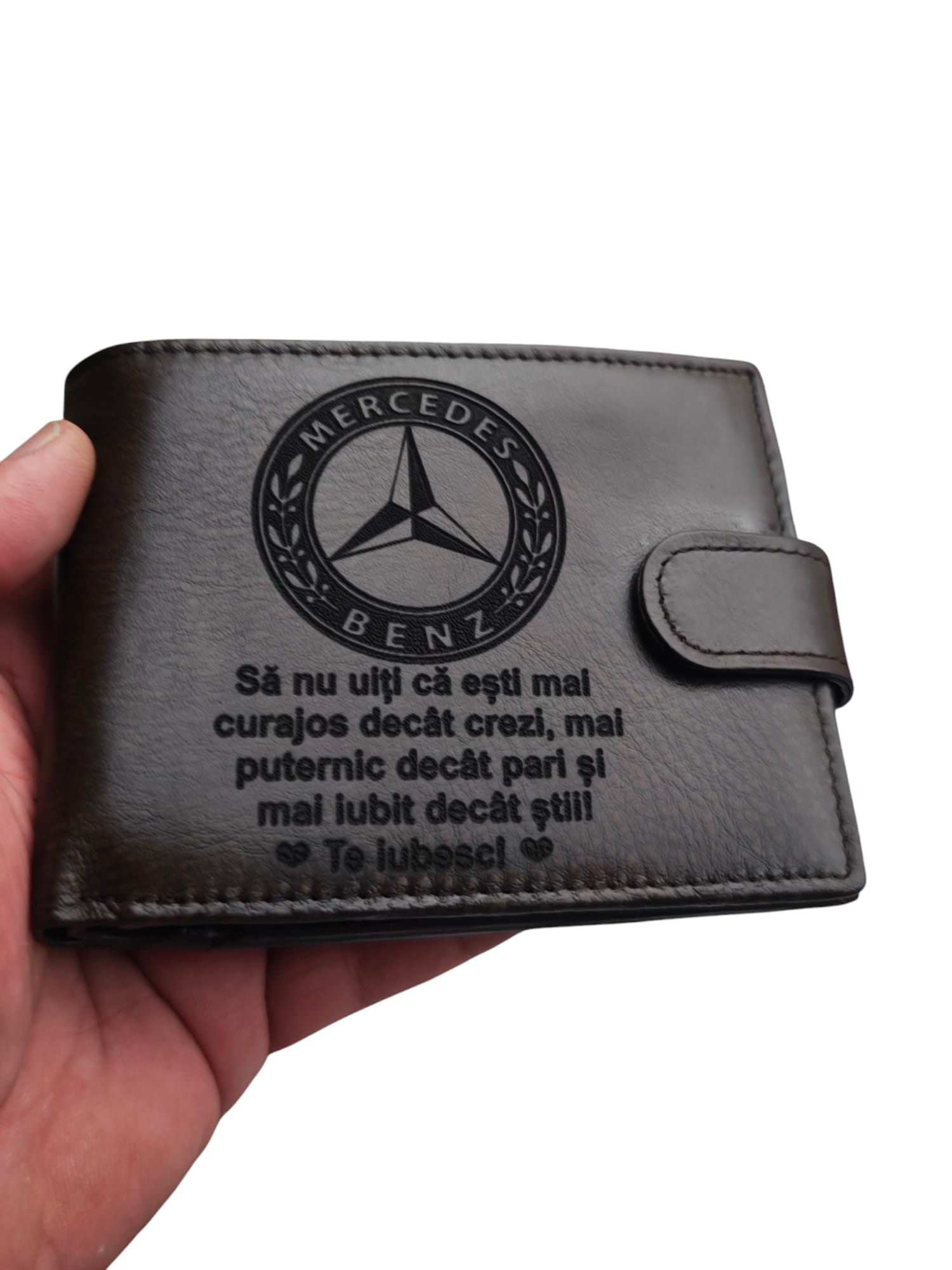 portofel piele naturala maro cu capsa logo auto si text