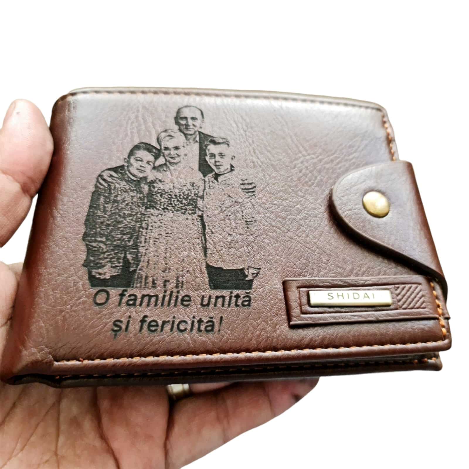 Portofel Personalizat 'O familie fericita', barbati, piele , cu capsa, maro